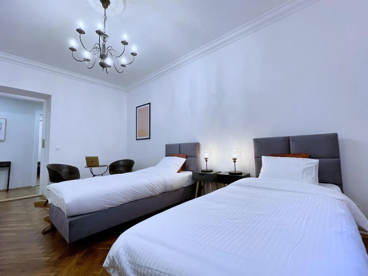 Rzeszowska 5 Apt. 3 Cracovia 0*,  Polonia