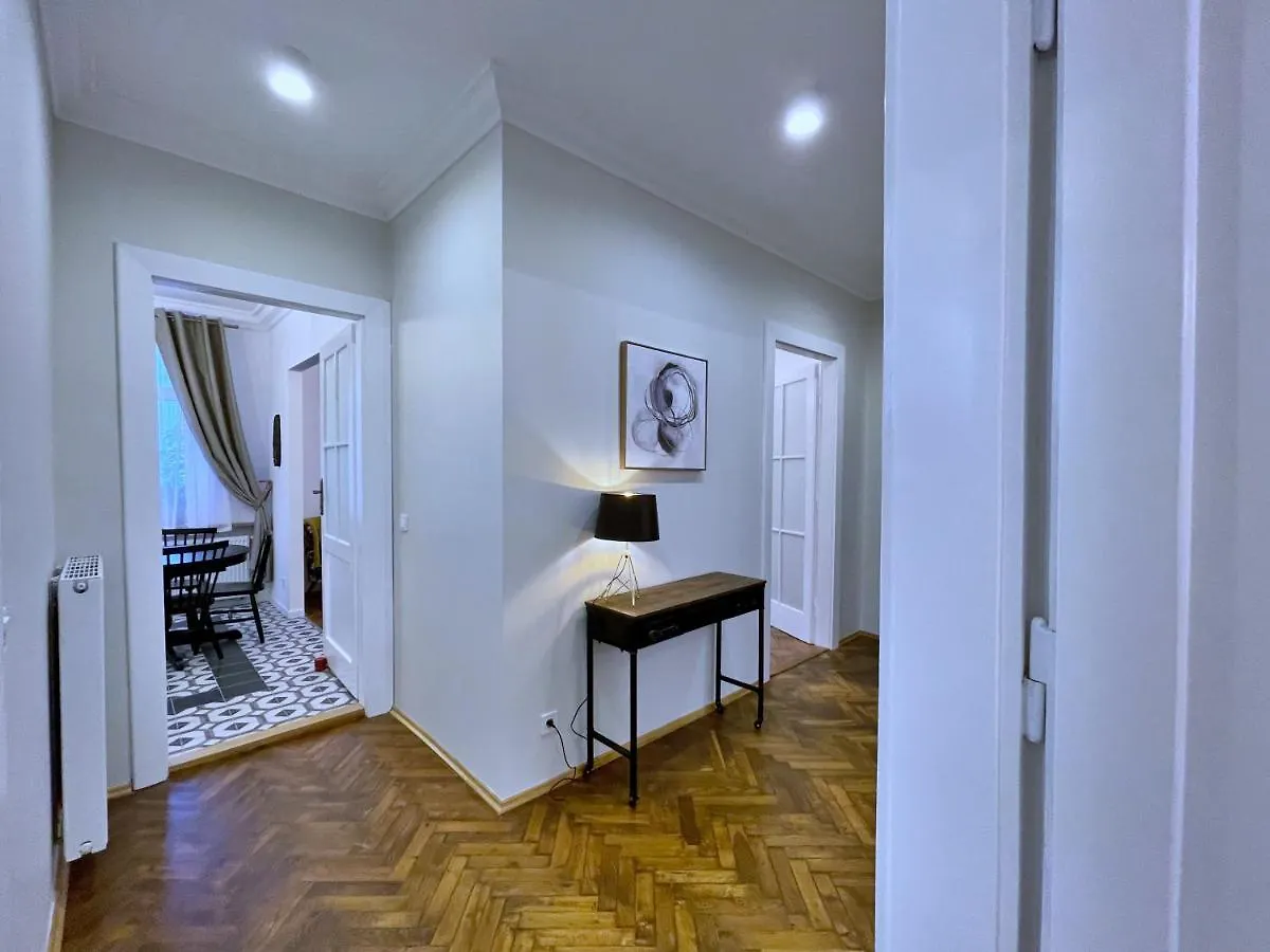 Rzeszowska 5 Apt. 3 Cracovia Polonia