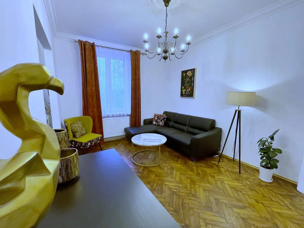 Rzeszowska 5 Apt. 3 Cracovia 0*,  Polonia