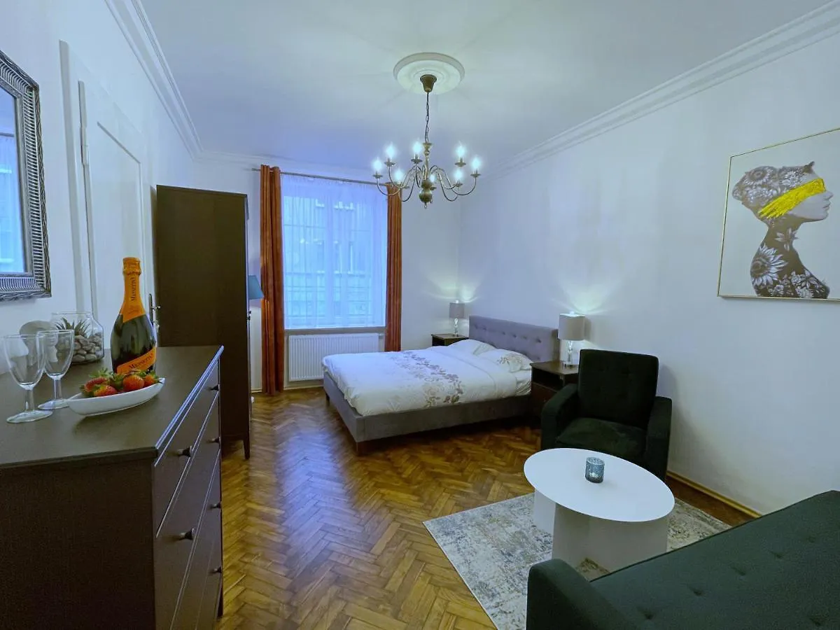 Rzeszowska 5 Apt. 3 Cracovia 0*,